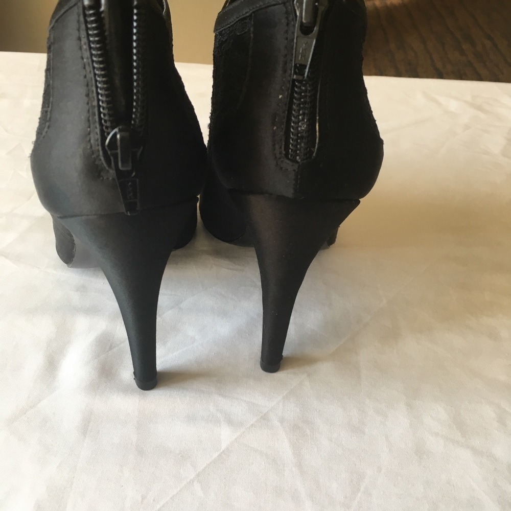 🎉Moda International Booties Stain with Ruffles - Picture 5 of 7